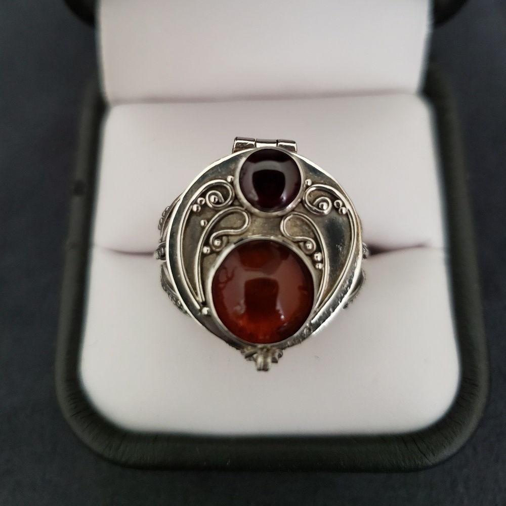 Sterling silver Poison ring with Amber and Garnet.